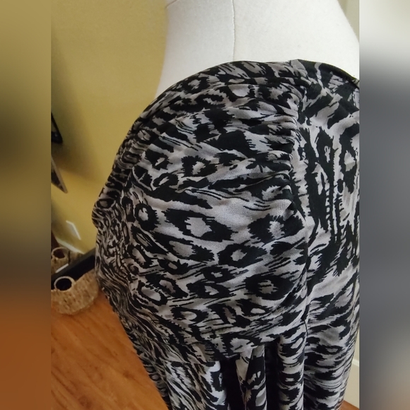 SALE ! Cowl Neck Isabella Rodriguez Black & White Blouse - Picture 7 of 14